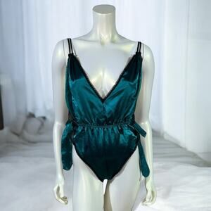 Vintage 1980s Lady Cameo Dallas Green & Black Satin Tie-Side Teddy – One Size